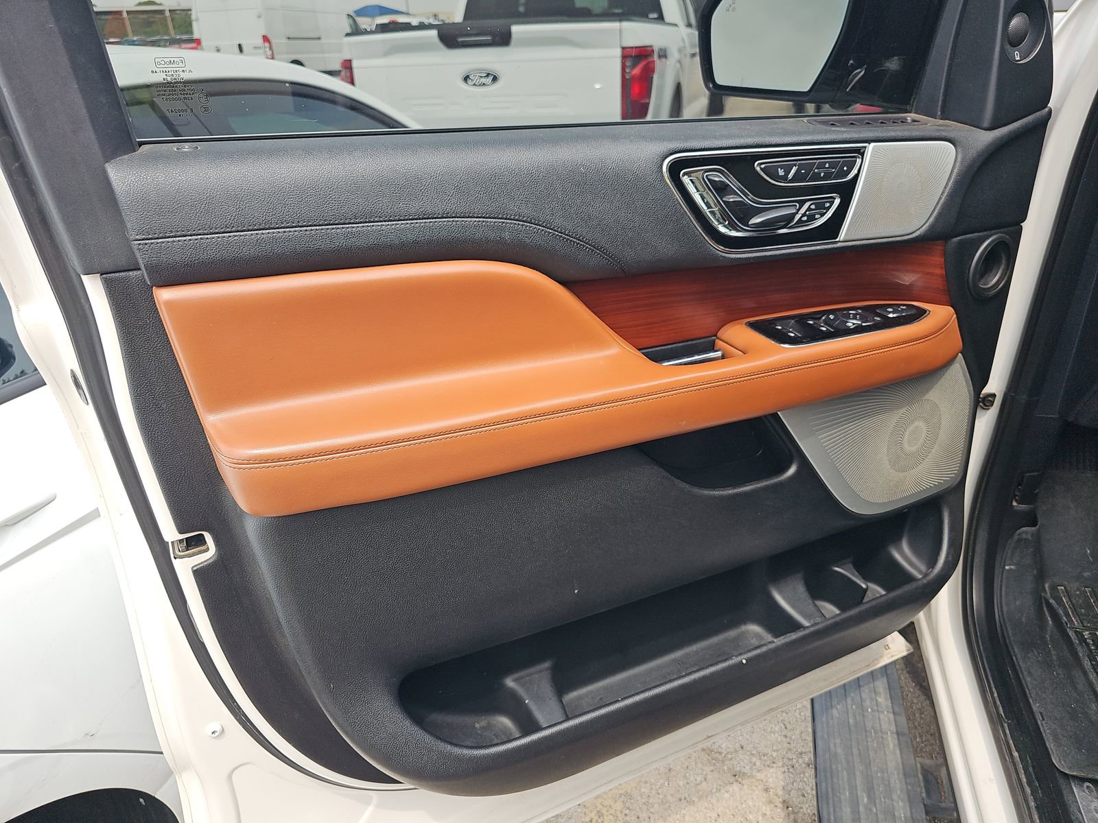 Used 2019 Lincoln Navigator L Reserve AWD/4WD image 17