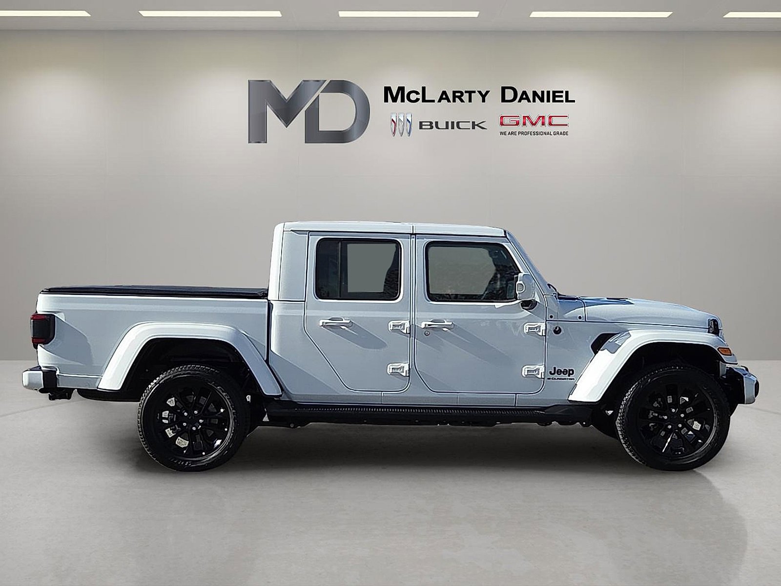 Used 2023 Jeep Gladiator Overland image 6