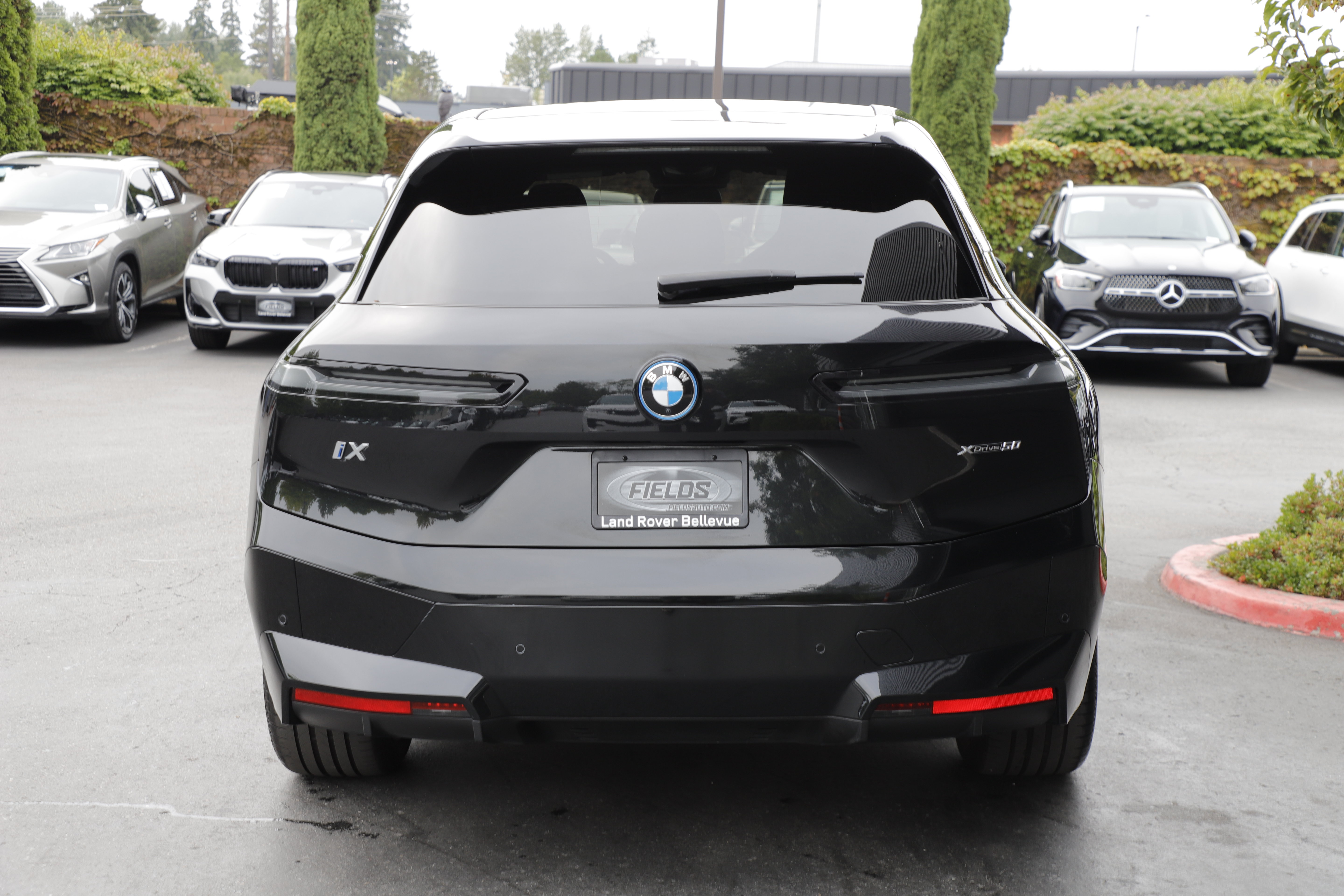 Used 2025 BMW iX xDrive50 w/ Sport Package AWD/4WD image 9