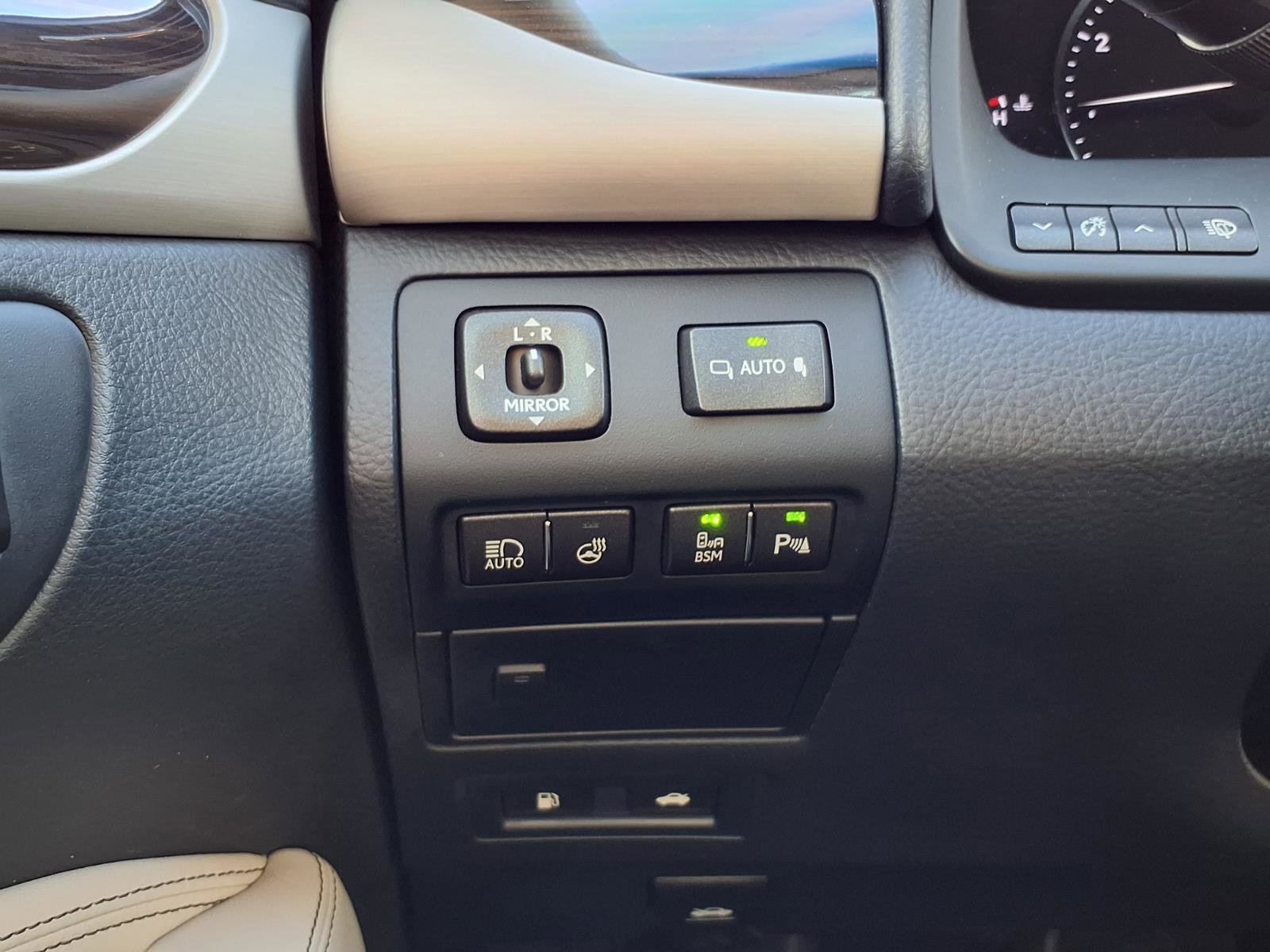 Used 2015 Lexus LS 460 w/ Comfort Package image 10