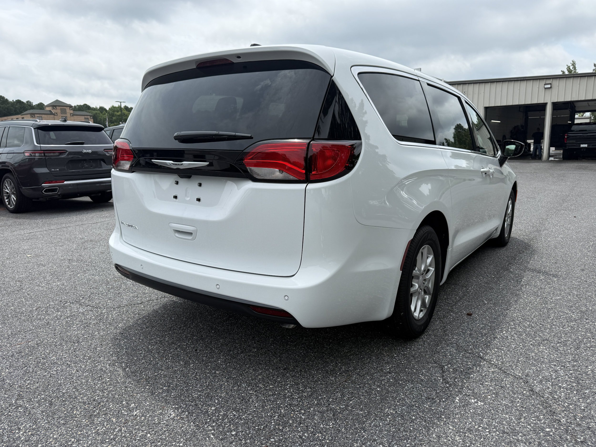 New 2027 Chrysler Pacifica LX FWD image 8