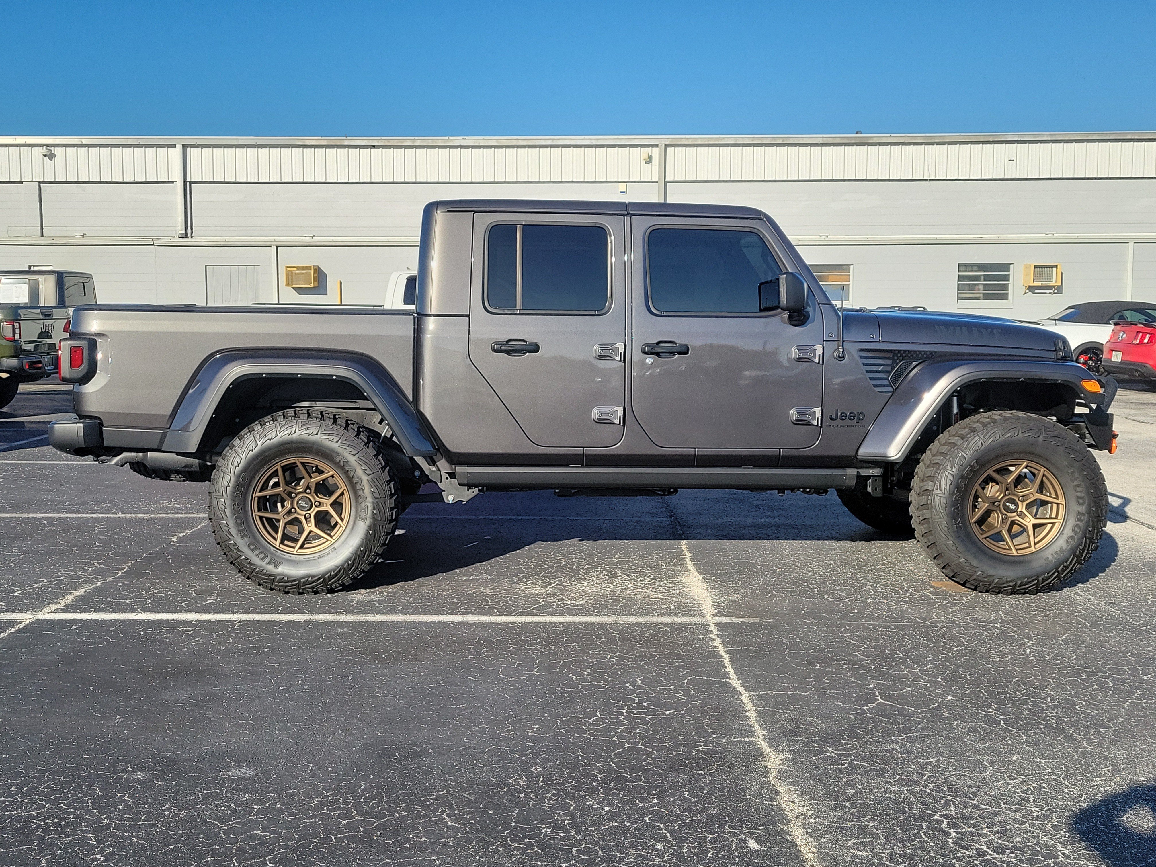 Used 2023 Jeep Gladiator Sport AWD/4WD image 8