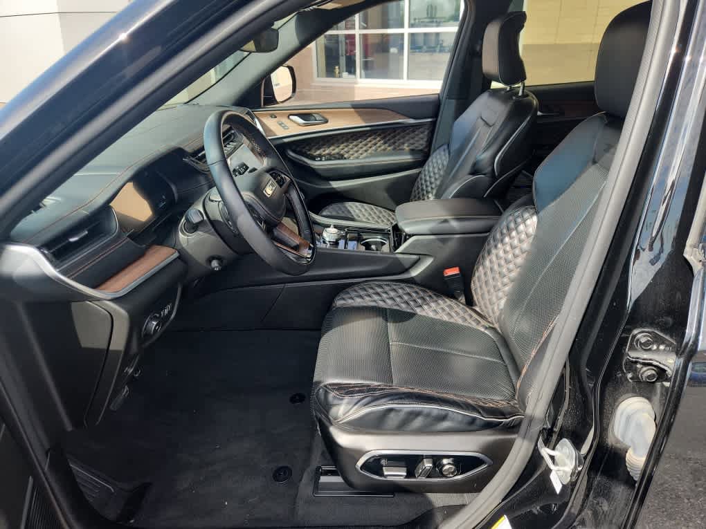 Used 2022 Jeep Grand Cherokee Summit AWD/4WD image 11