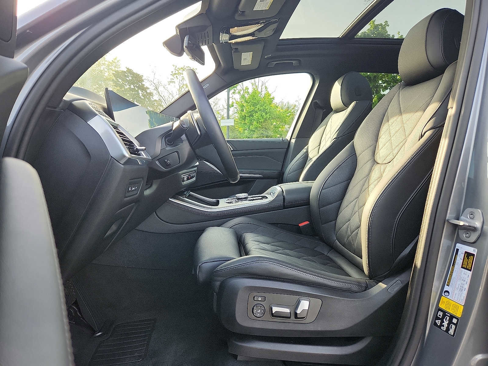 Certified 2024 BMW X5 xDrive40i w/ Parking Assistance Package AWD/4WD image 13