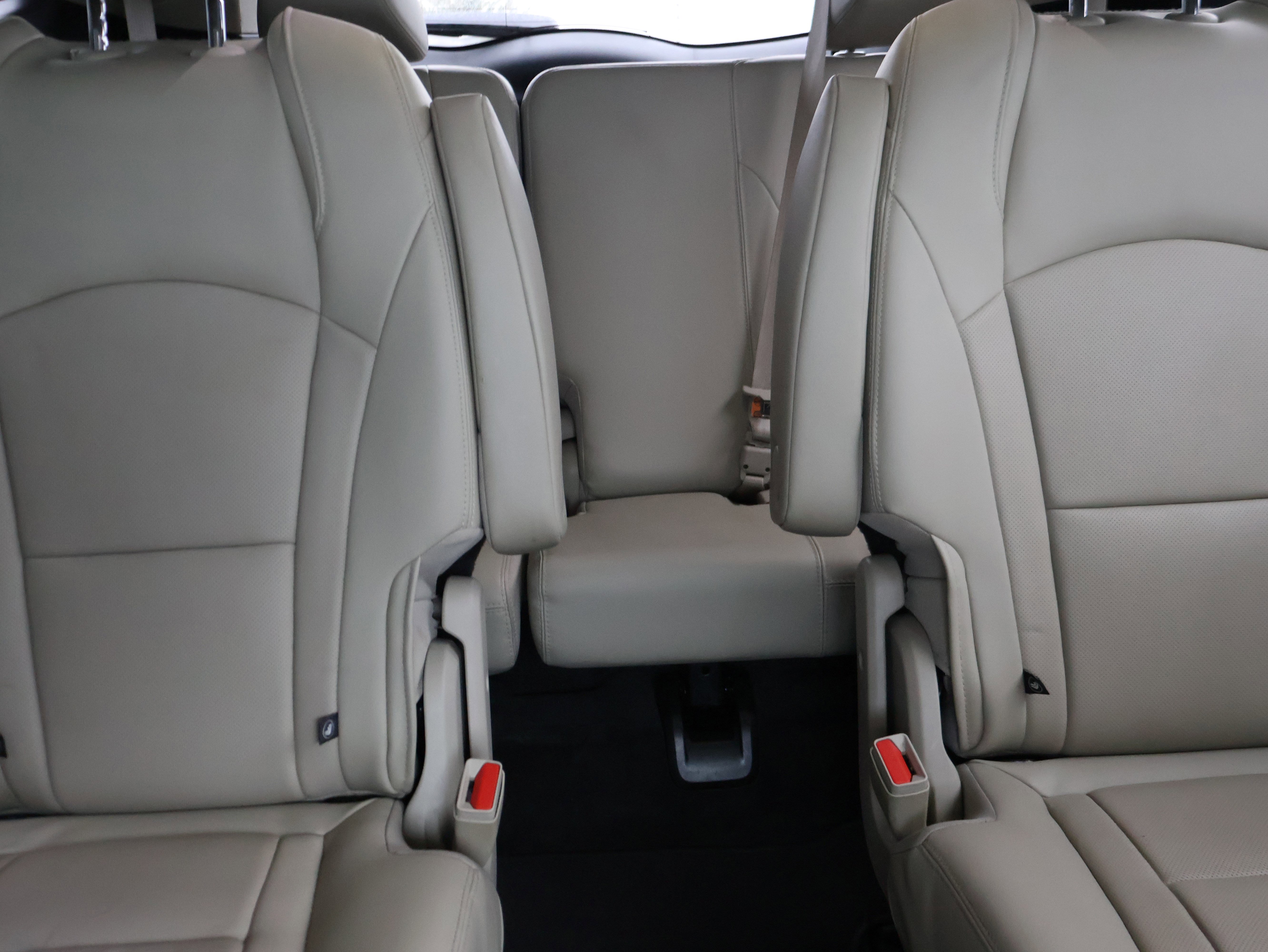 Used 2020 Buick Enclave Essence image 12