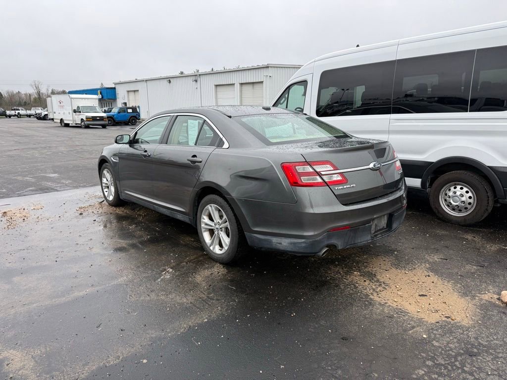 Used 2017 Ford Taurus SE video 2