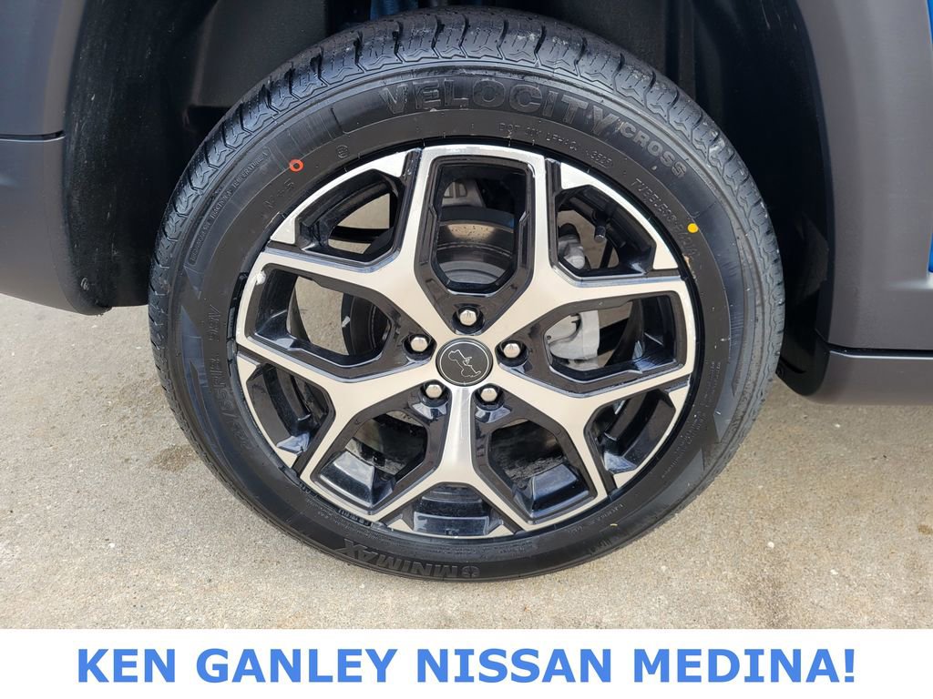 Used 2025 Jeep Compass Limited image 21