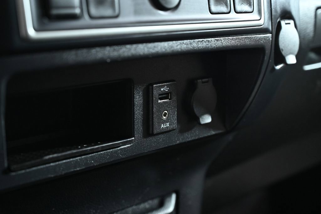 Used 2018 Nissan Titan S image 17