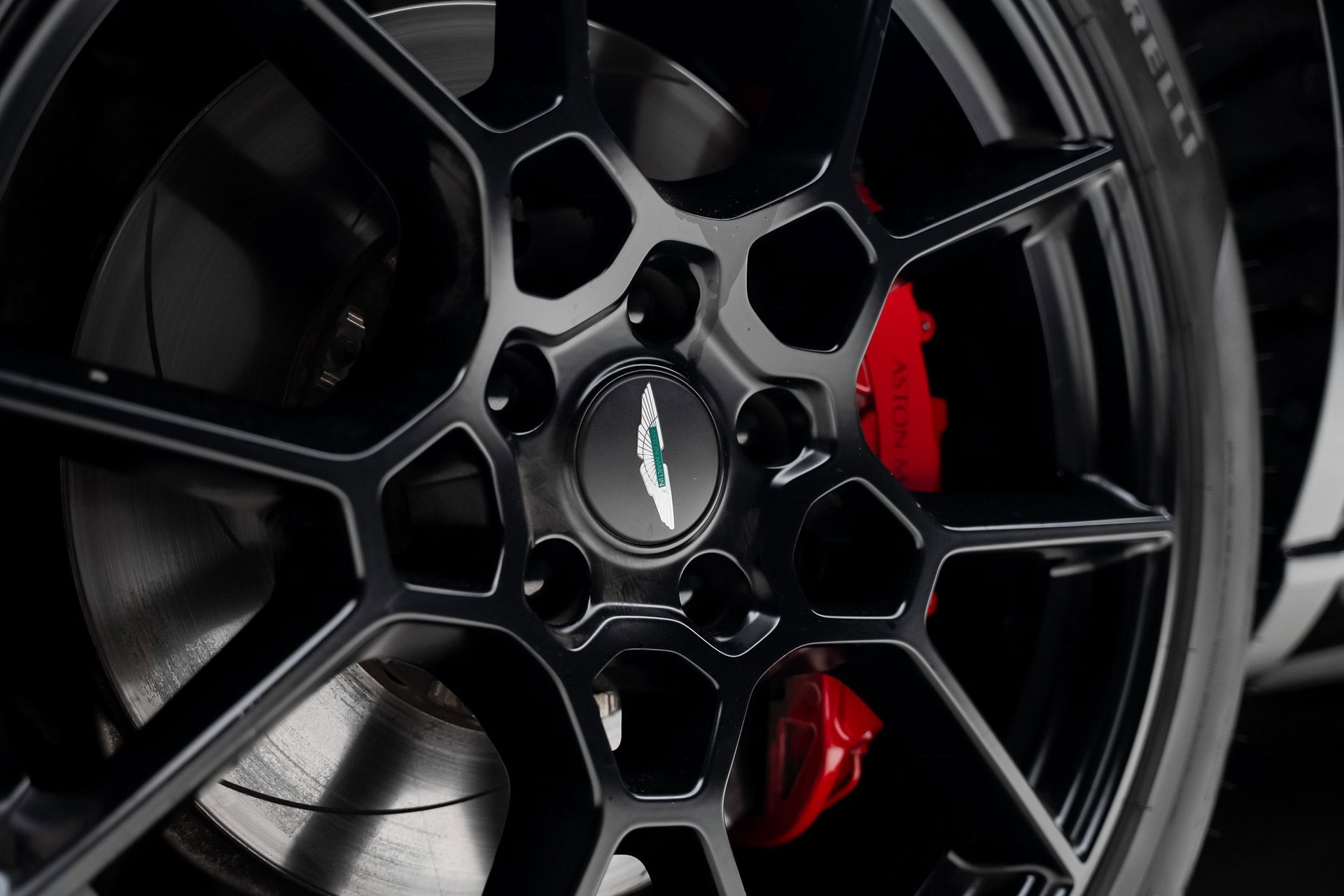 Used 2021 Aston Martin DBX image 22