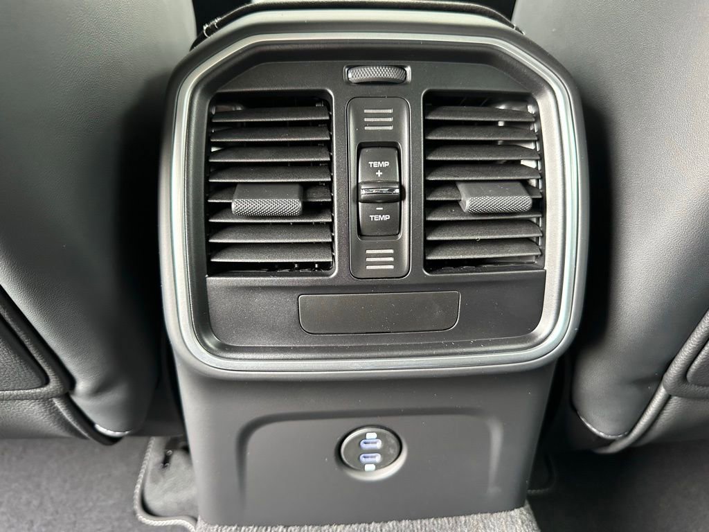 Used 2025 Porsche Macan GTS image 34