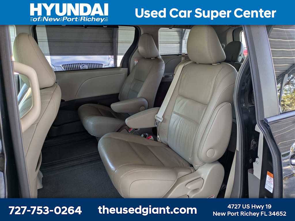 Used 2015 Toyota Sienna XLE image 18