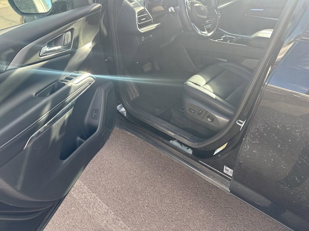 Used 2025 Chevrolet Traverse LT image 9