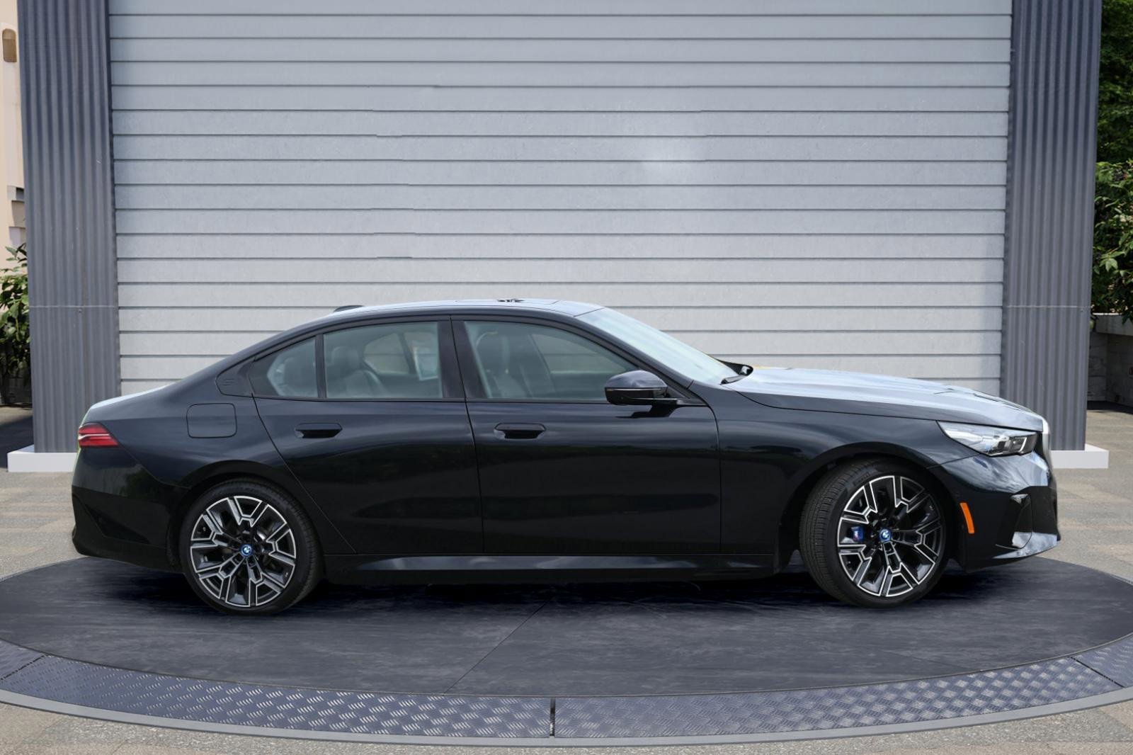 Certified 2025 BMW i5 eDrive40i w/ M Sport Package image 3