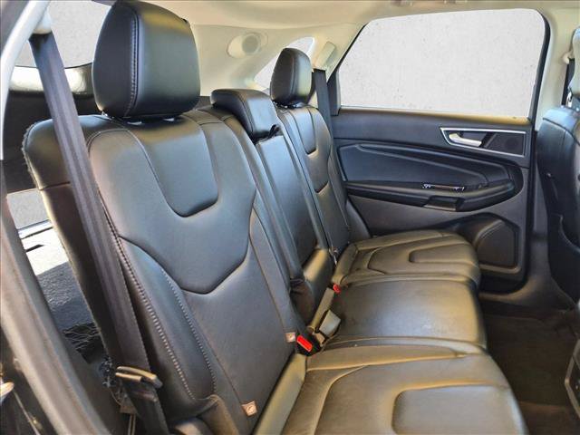 Used 2016 Ford Edge Titanium FWD image 19
