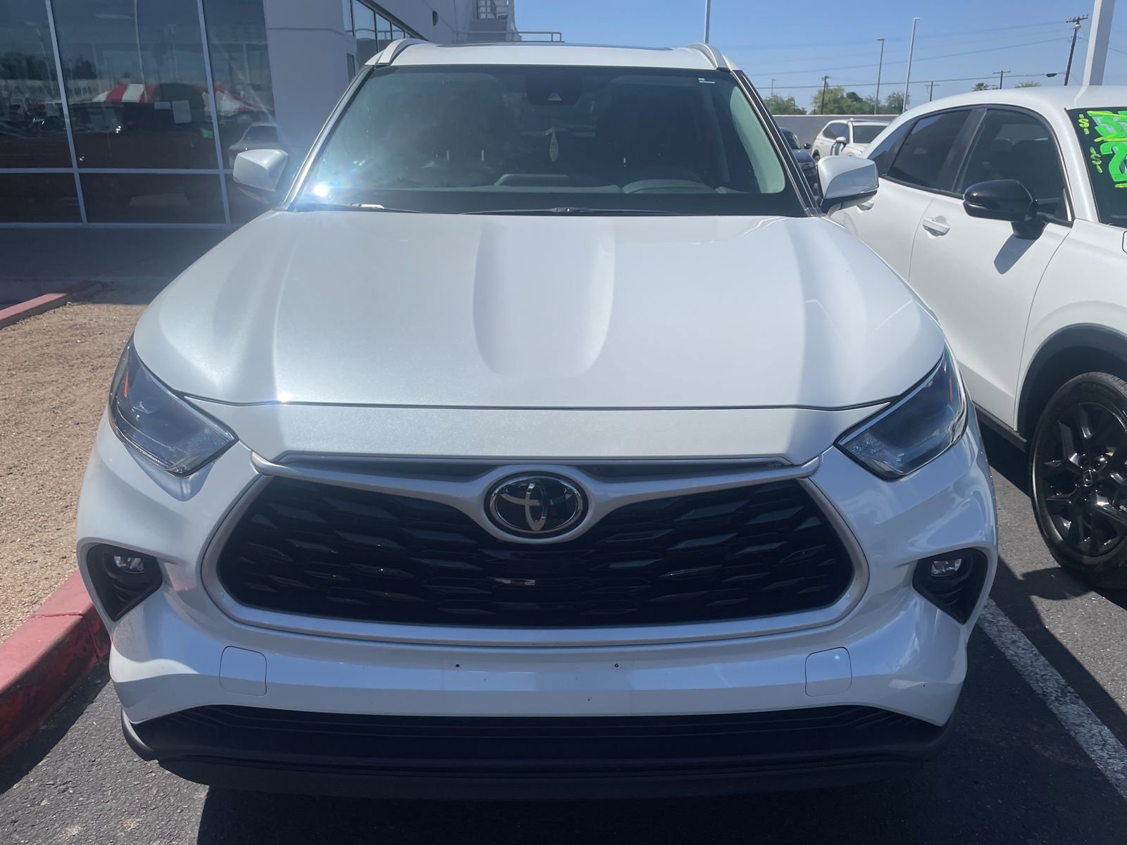 Used 2023 Toyota Highlander XLE image 1