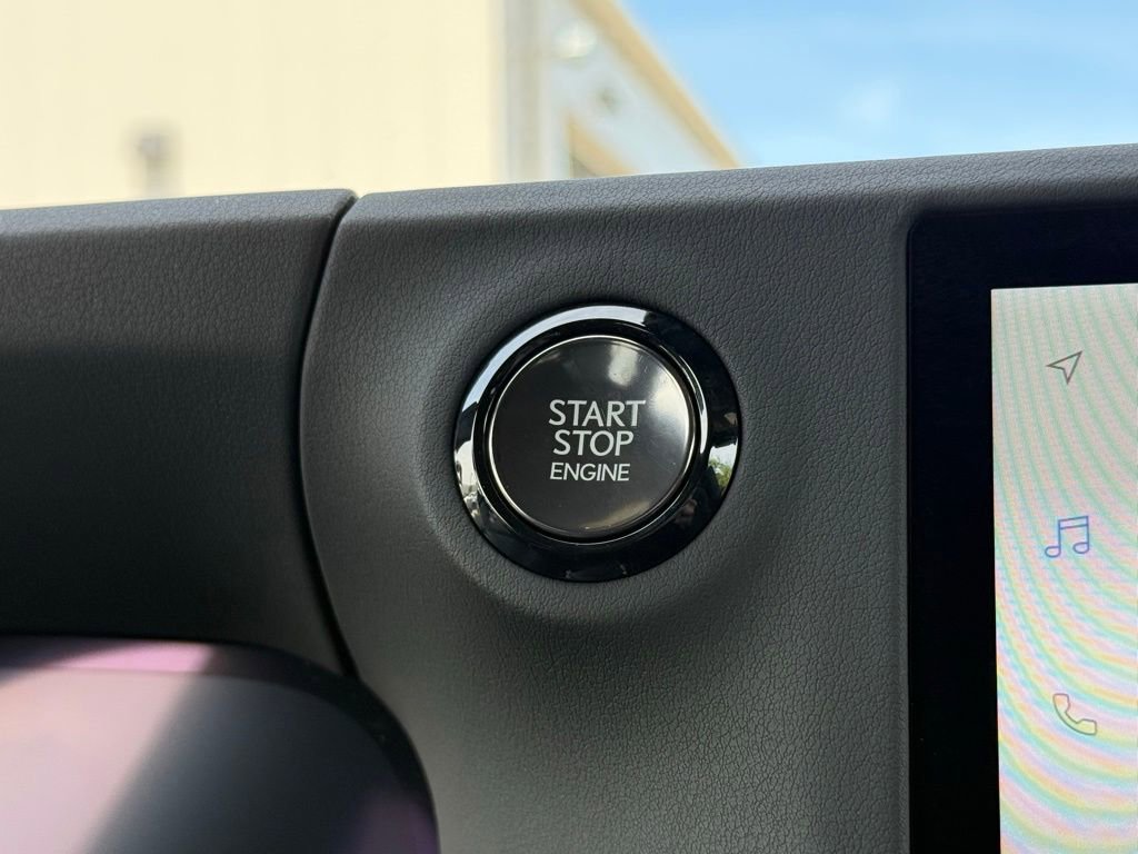 Used 2025 Lexus GX 550 w/ Accessory Package (32) AWD/4WD image 30