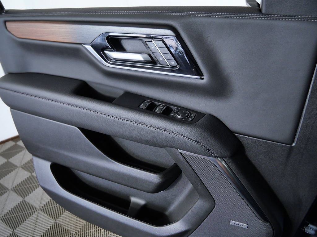 Used 2025 GMC Yukon Denali w/ Sun & Power Step Package AWD/4WD image 29