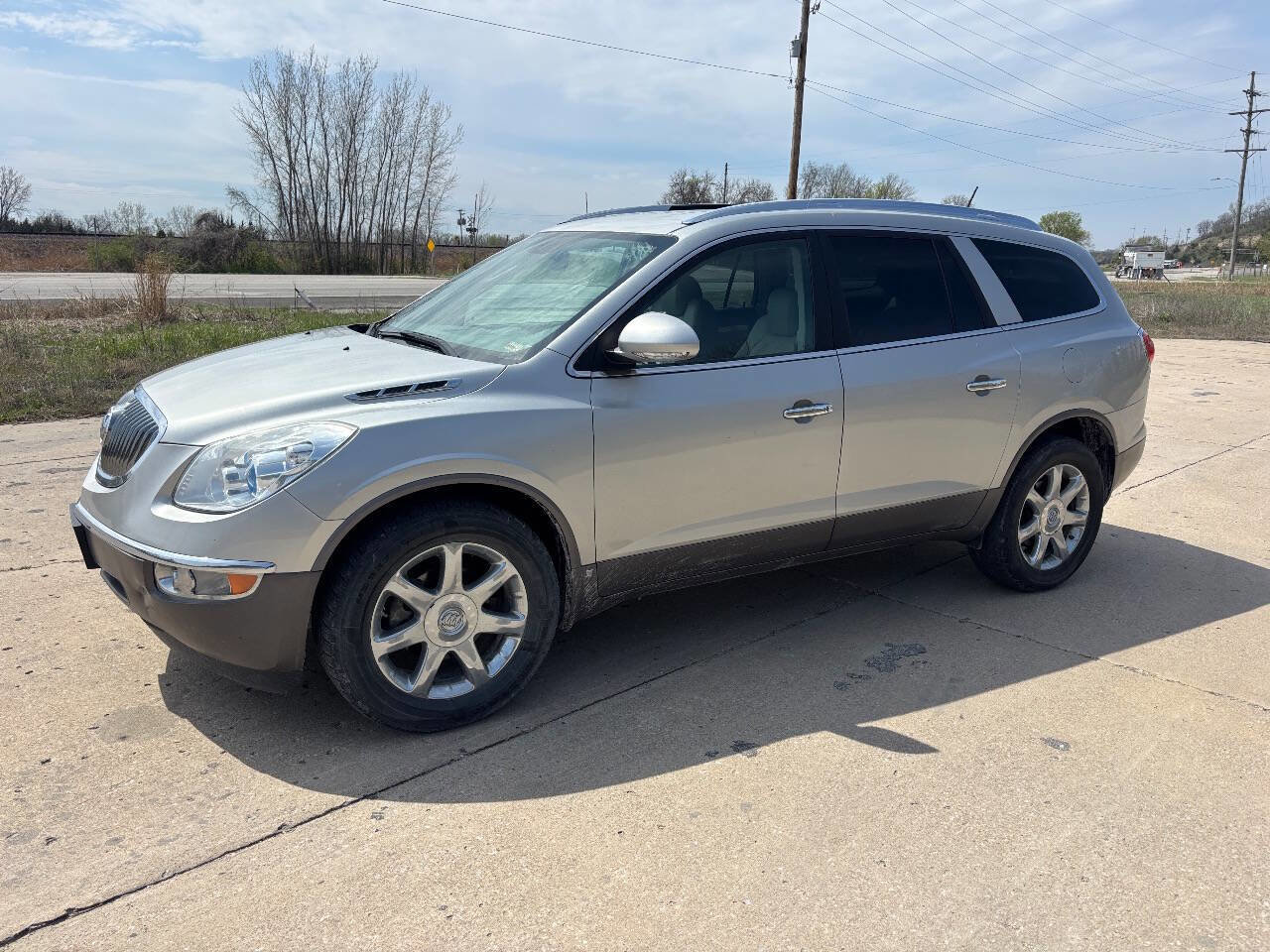 Used 2008 Buick Enclave CXL w/ Entertainment Package #1 AWD/4WD image 1