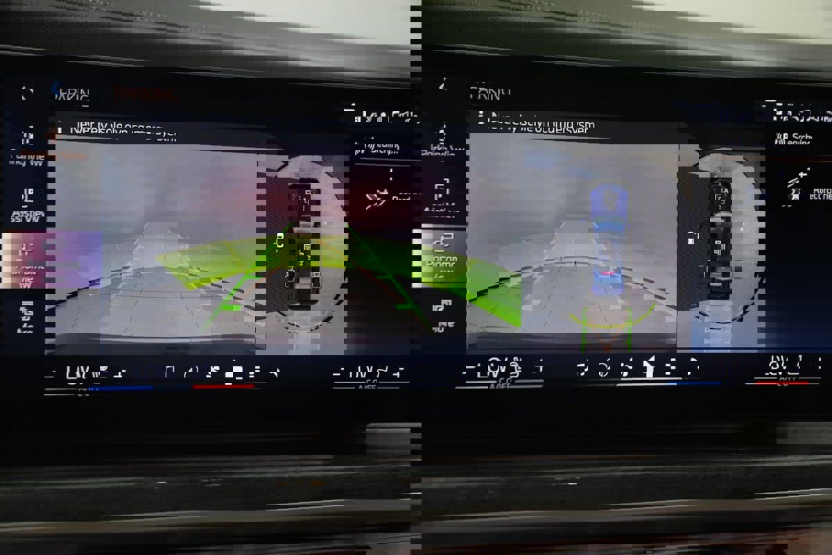 Used 2023 BMW 760i xDrive image 10