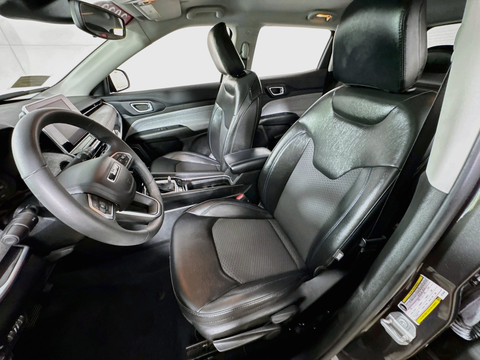 Used 2022 Jeep Compass Latitude AWD/4WD image 12