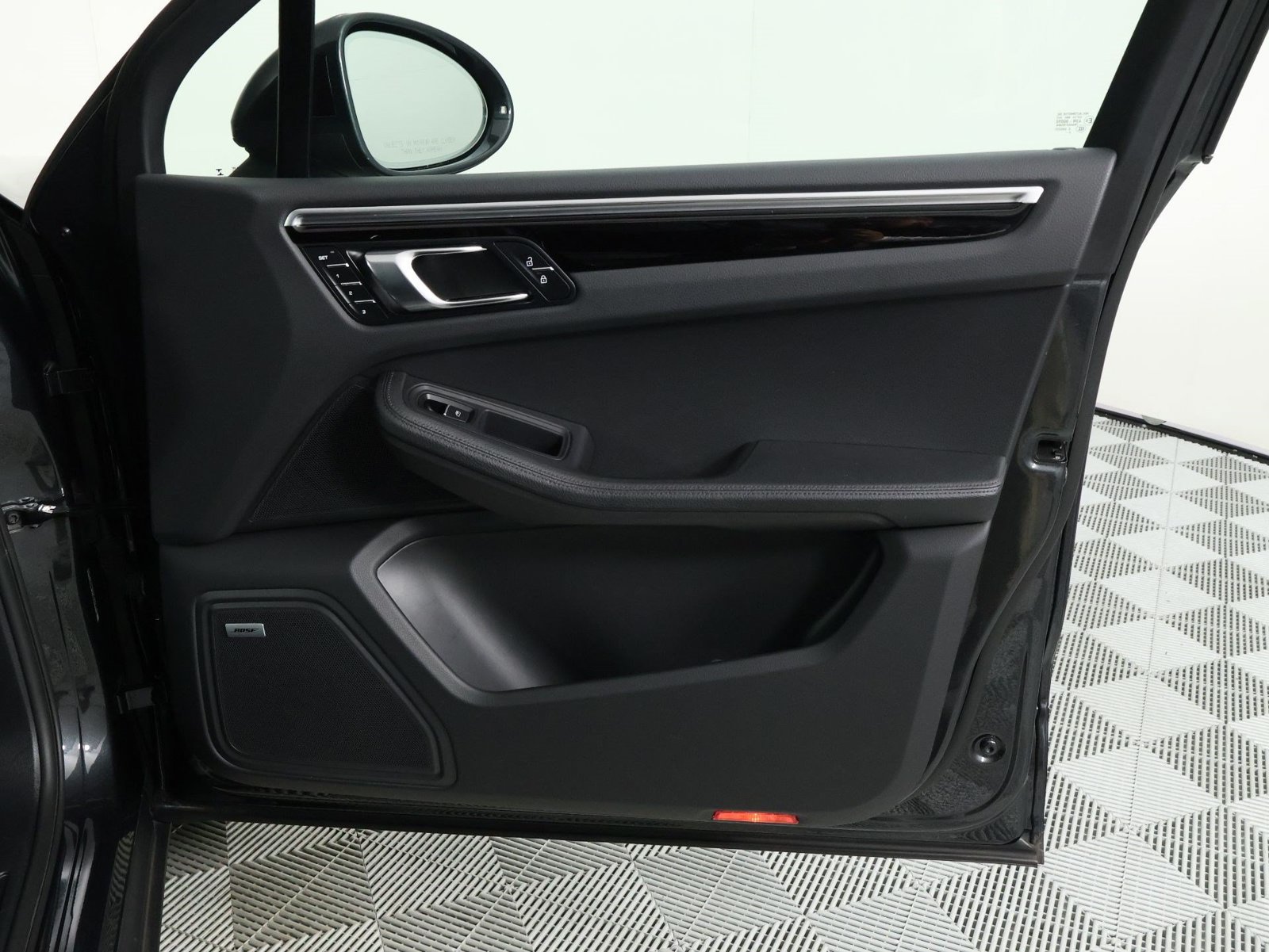 Certified 2021 Porsche Macan AWD/4WD image 23