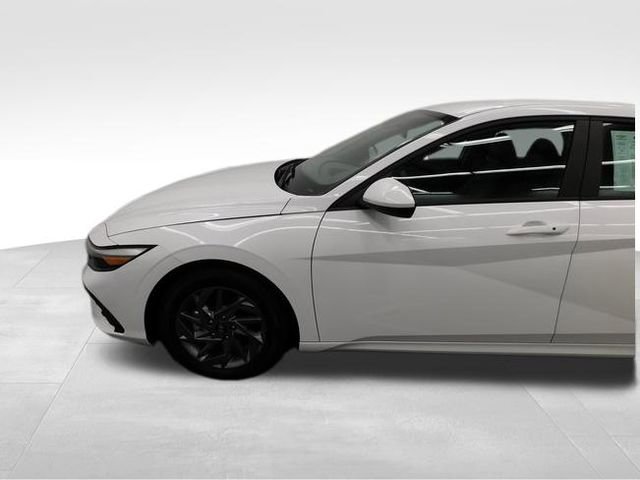 Used 2024 Hyundai Elantra SEL image 17