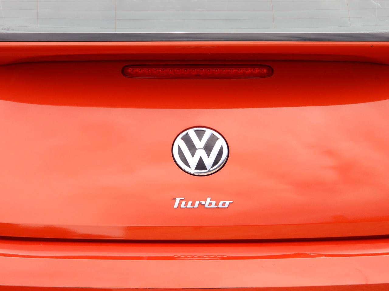 Used 2019 Volkswagen Beetle 2.0T SE FWD image 18