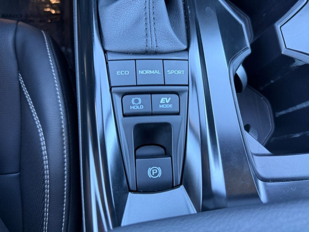 Used 2025 Toyota Camry SE w/ Multimedia Upgrade Package AWD/4WD image 32