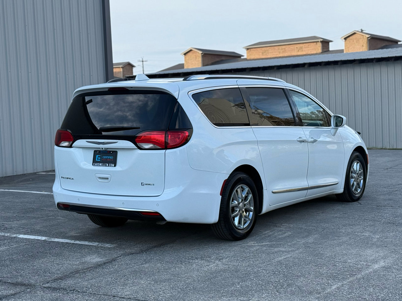 Used 2020 Chrysler Pacifica Touring-L image 5