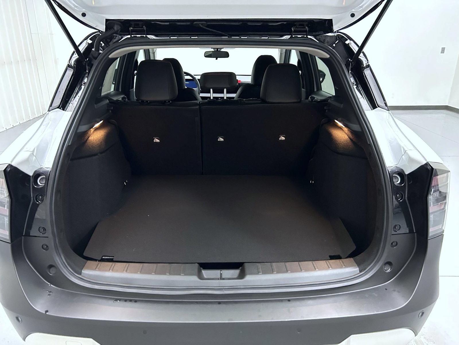 New 2026 Nissan Kicks SR w/ Cold Weather Package AWD/4WD image 9