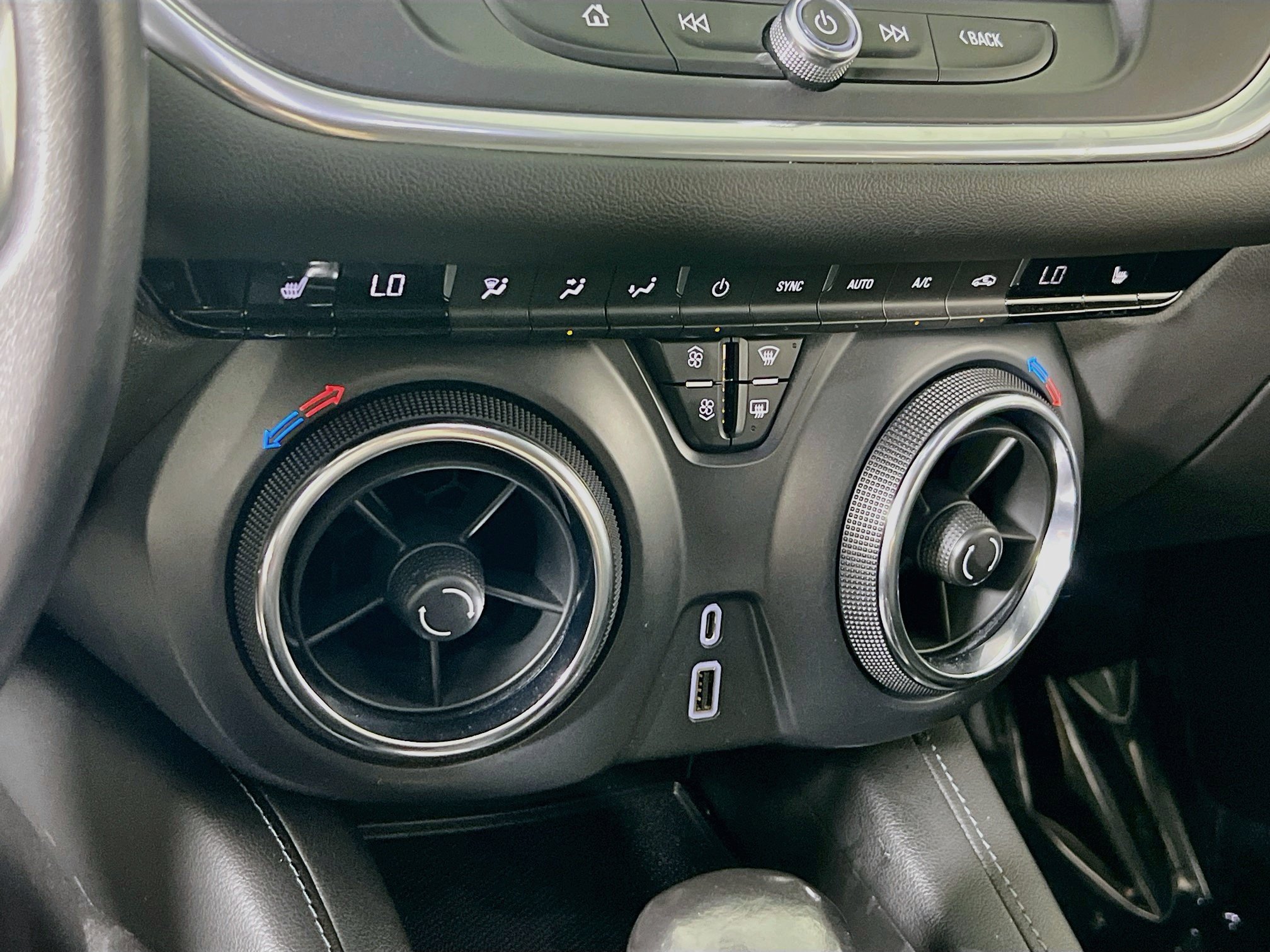 Used 2019 Chevrolet Blazer LT FWD image 15