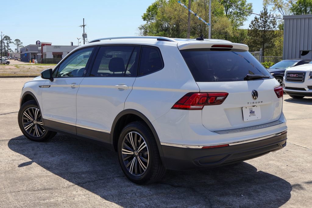 Used 2024 Volkswagen Tiguan SE image 2