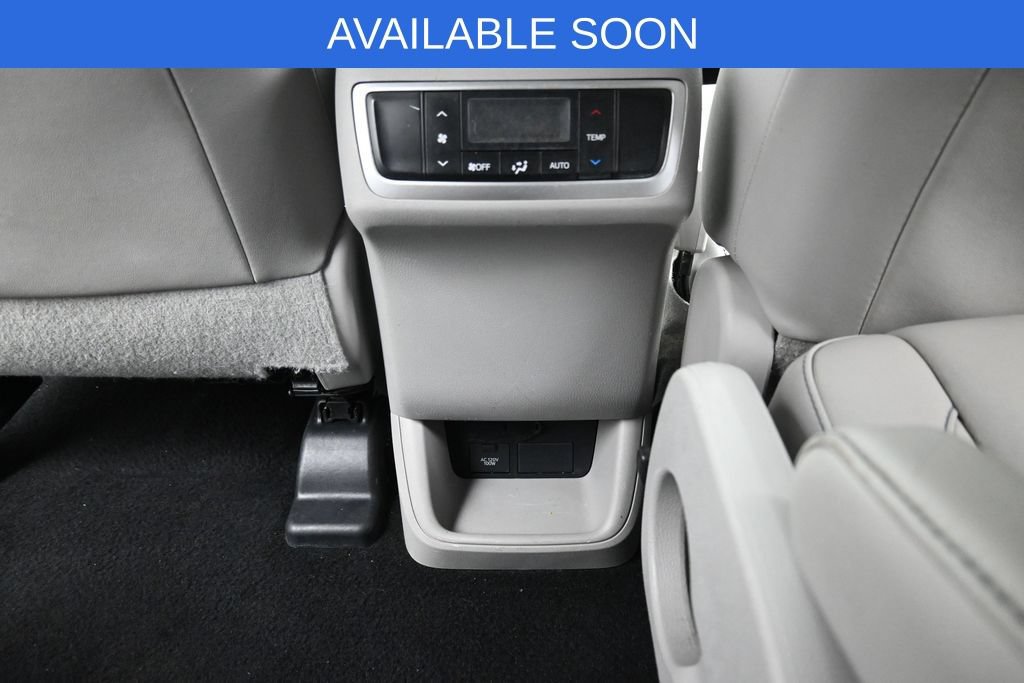 Used 2016 Toyota Highlander XLE AWD/4WD image 29