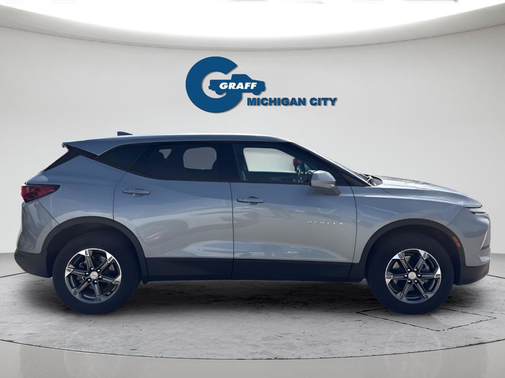 Used 2025 Chevrolet Blazer LT FWD image 4