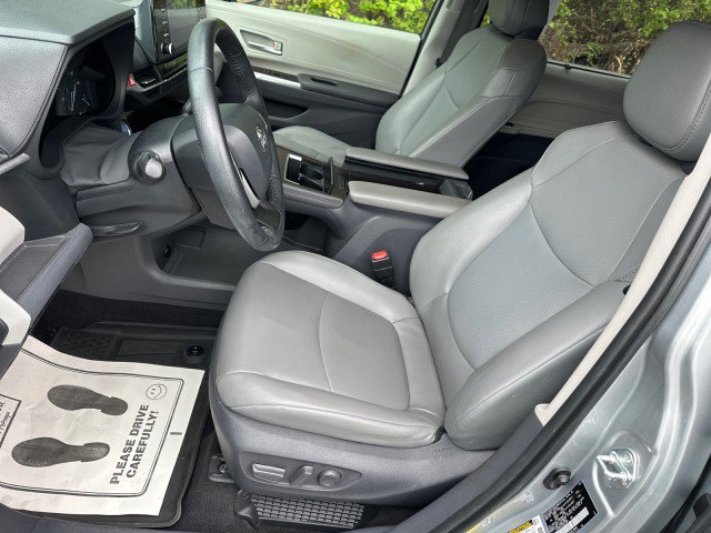 Used 2021 Toyota Sienna XLE FWD image 11