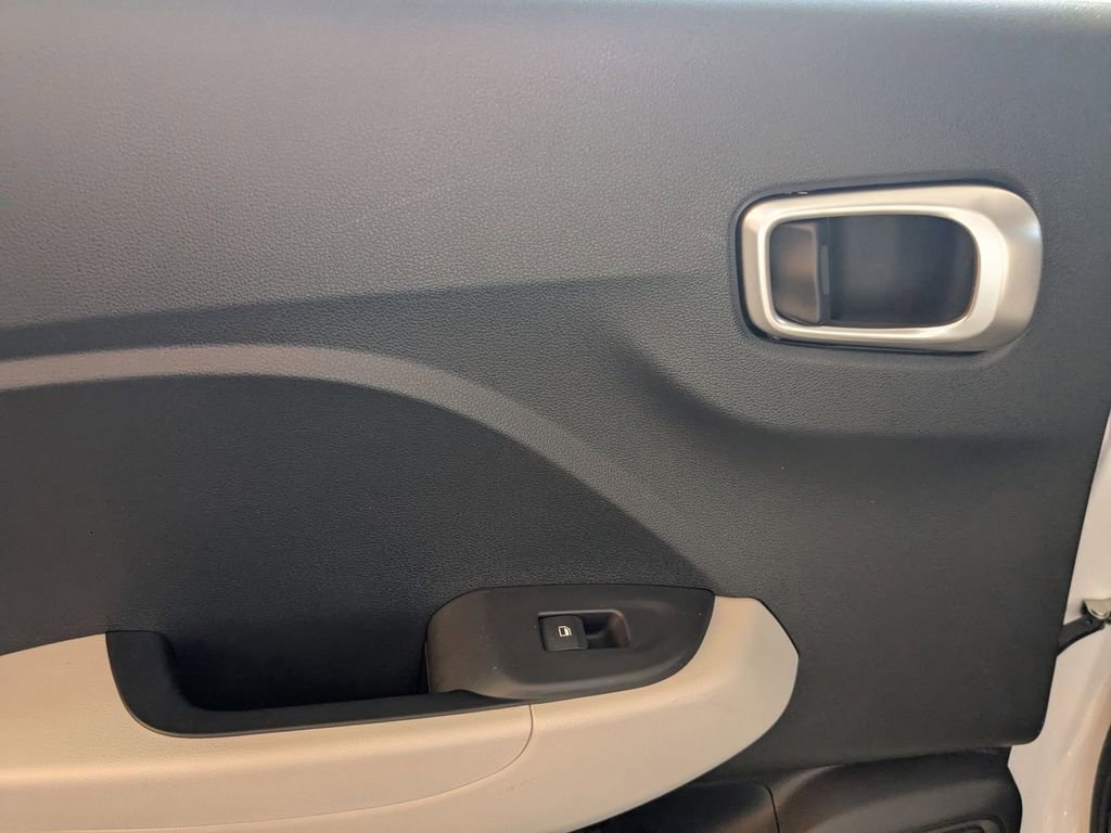 Used 2025 Hyundai Venue SEL image 24