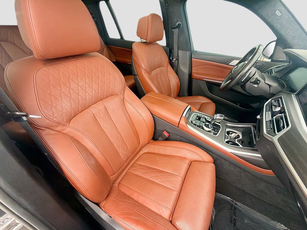 Used 2022 BMW X7 M50i w/ Executive Package image 16