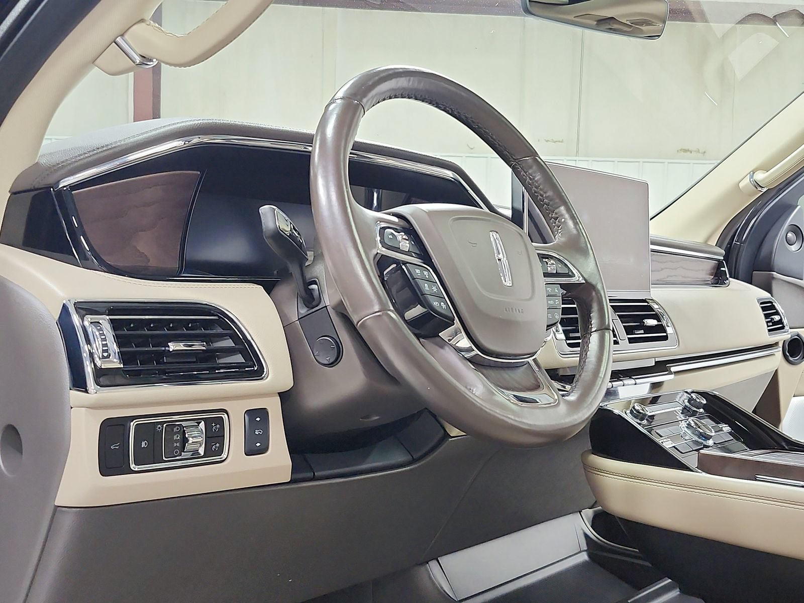 Used 2023 Lincoln Navigator L Reserve AWD/4WD image 19