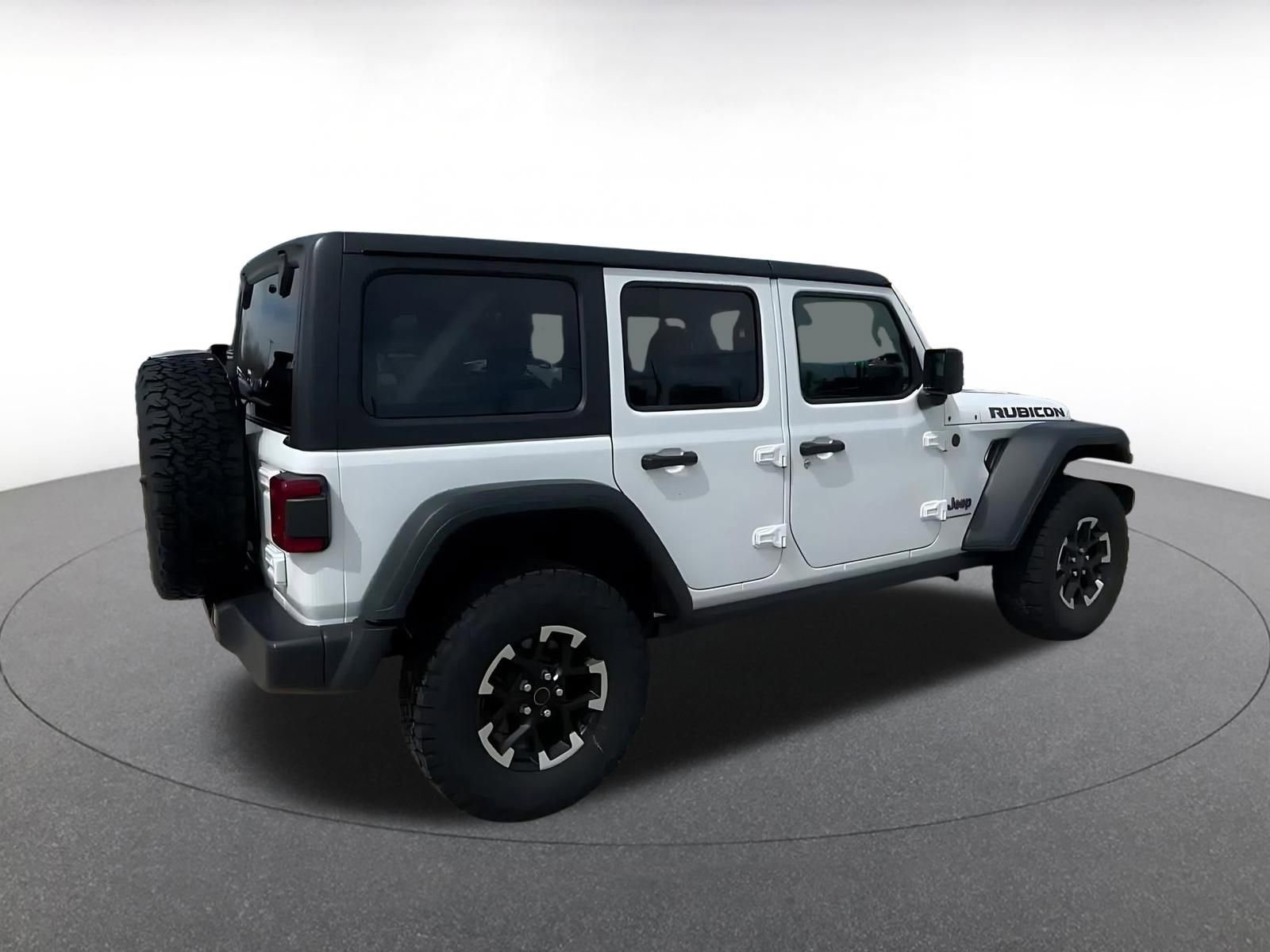 Used 2025 Jeep Wrangler Unlimited Rubicon AWD/4WD image 14