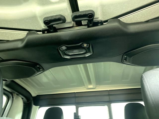 Used 2021 Jeep Gladiator Willys image 11