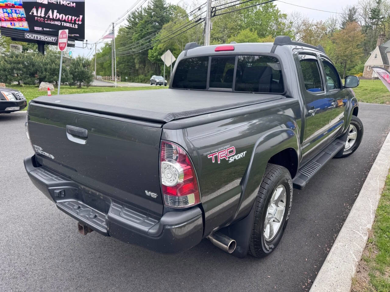 Used 2011 Toyota Tacoma 4x4 Double Cab w/ TRD Sport Pkg image 4
