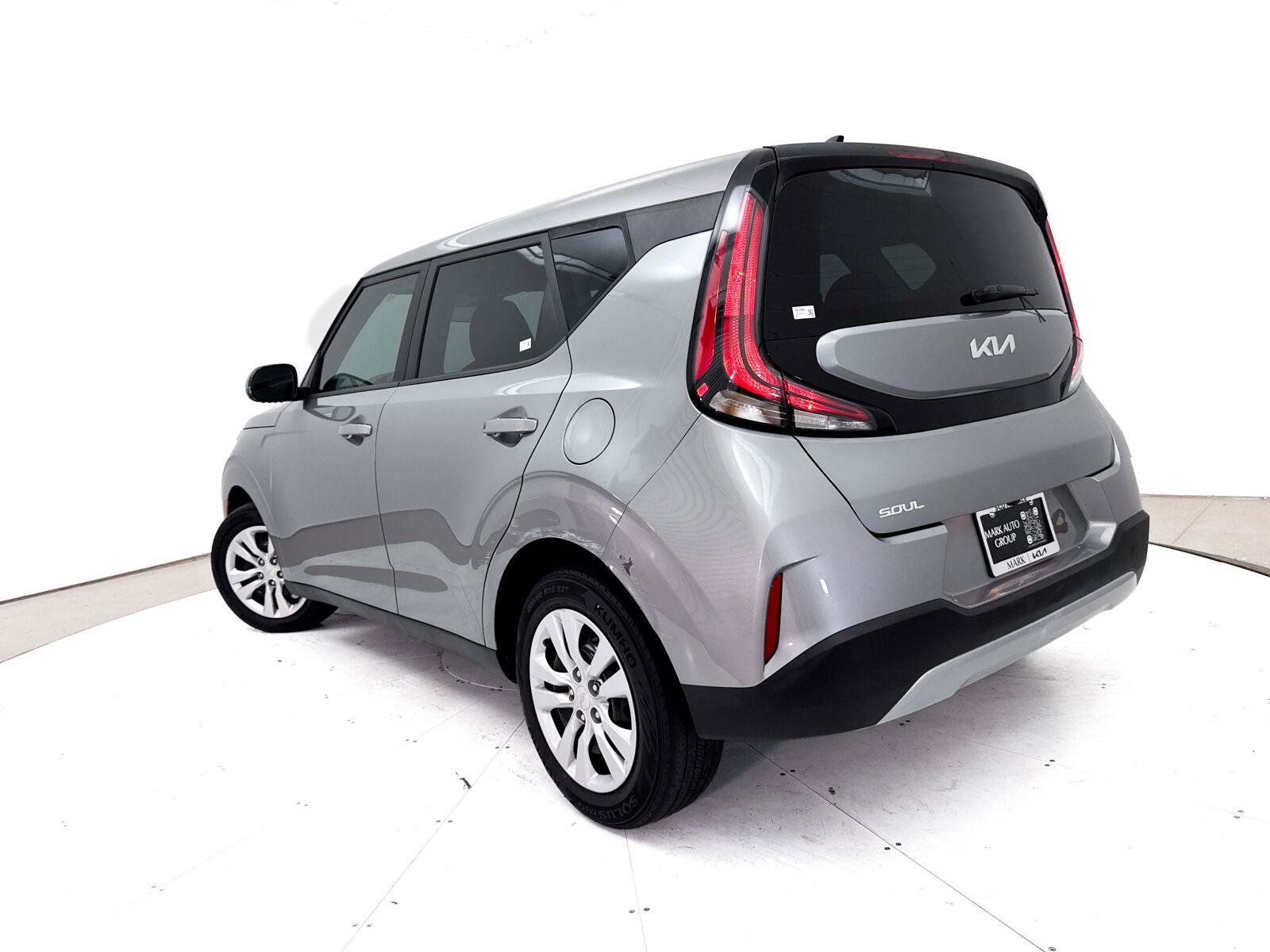 Used 2023 Kia Soul LX FWD image 2