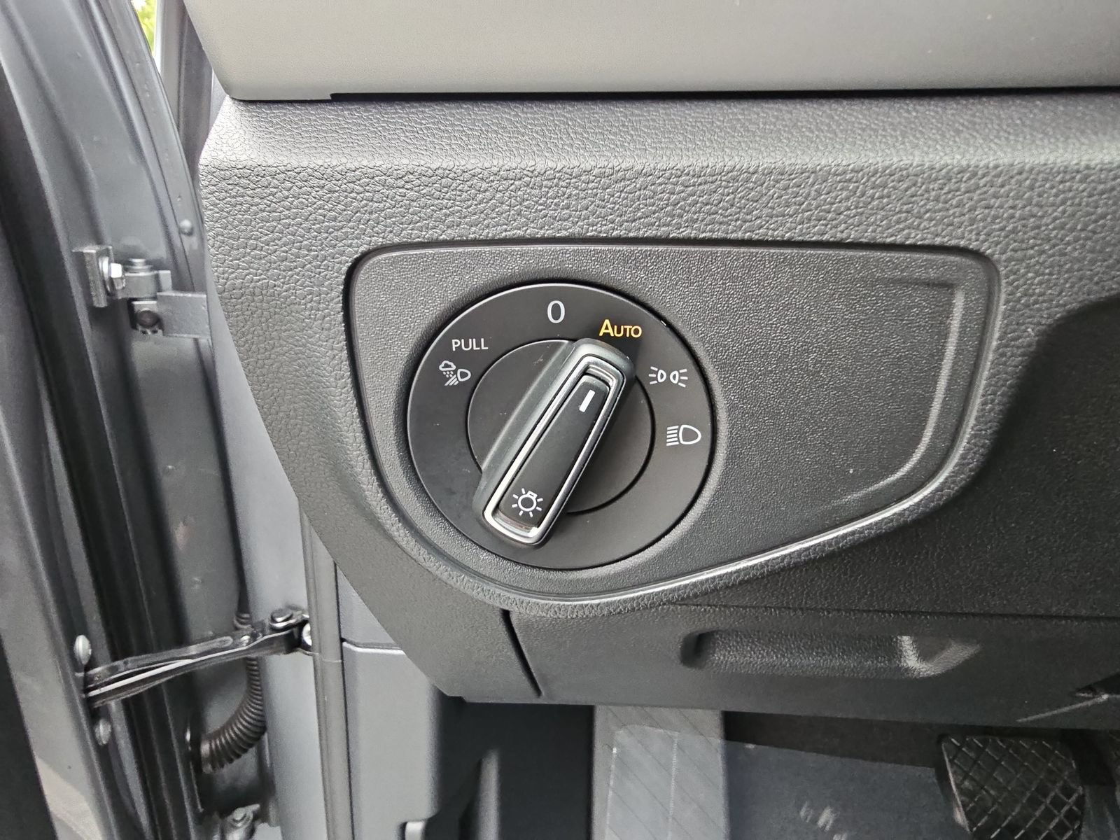 Used 2023 Volkswagen Atlas Cross Sport SE w/ Panoramic Sunroof Package FWD image 25