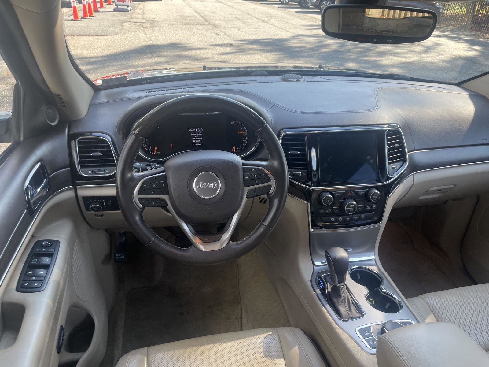 Used 2019 Jeep Grand Cherokee Overland AWD/4WD image 17