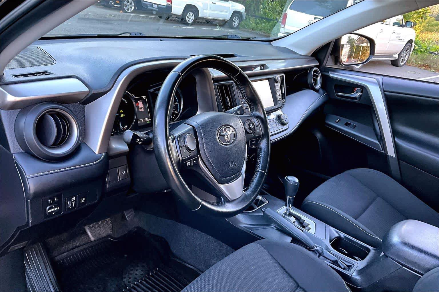 Used 2018 Toyota RAV4 XLE w/ Convenience Package AWD/4WD image 17