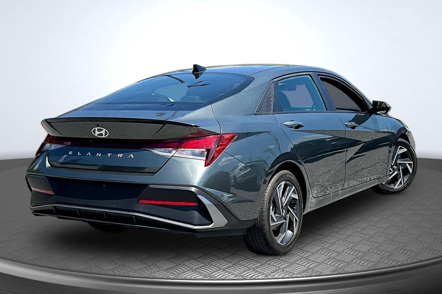 Used 2025 Hyundai Elantra Sport FWD image 7