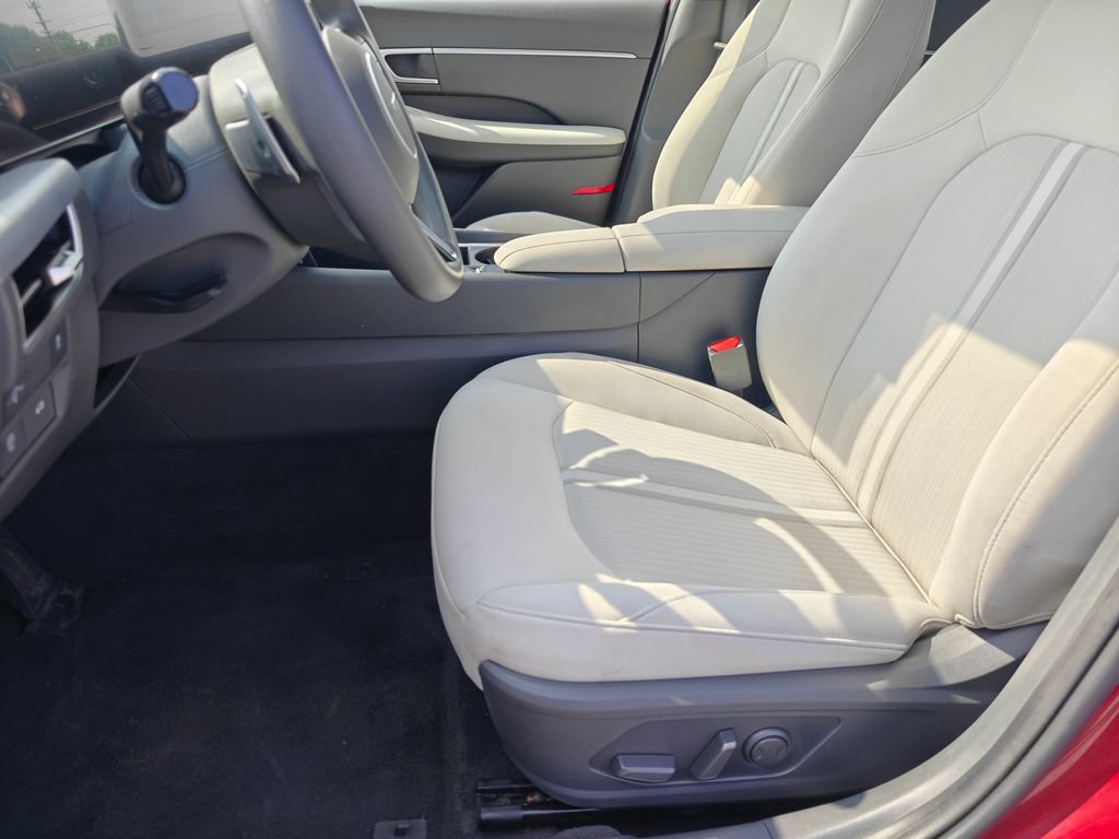 Used 2025 Hyundai Sonata SEL FWD image 11