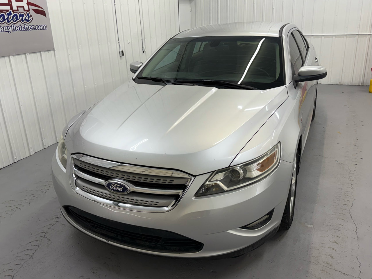 Used 2010 Ford Taurus SEL image 3