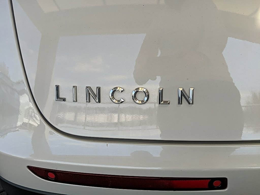 Used 2019 Lincoln MKT AWD image 7