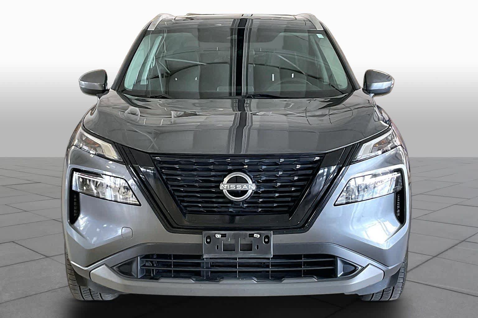 Used 2023 Nissan Rogue SV w/ SV Premium Package FWD image 3